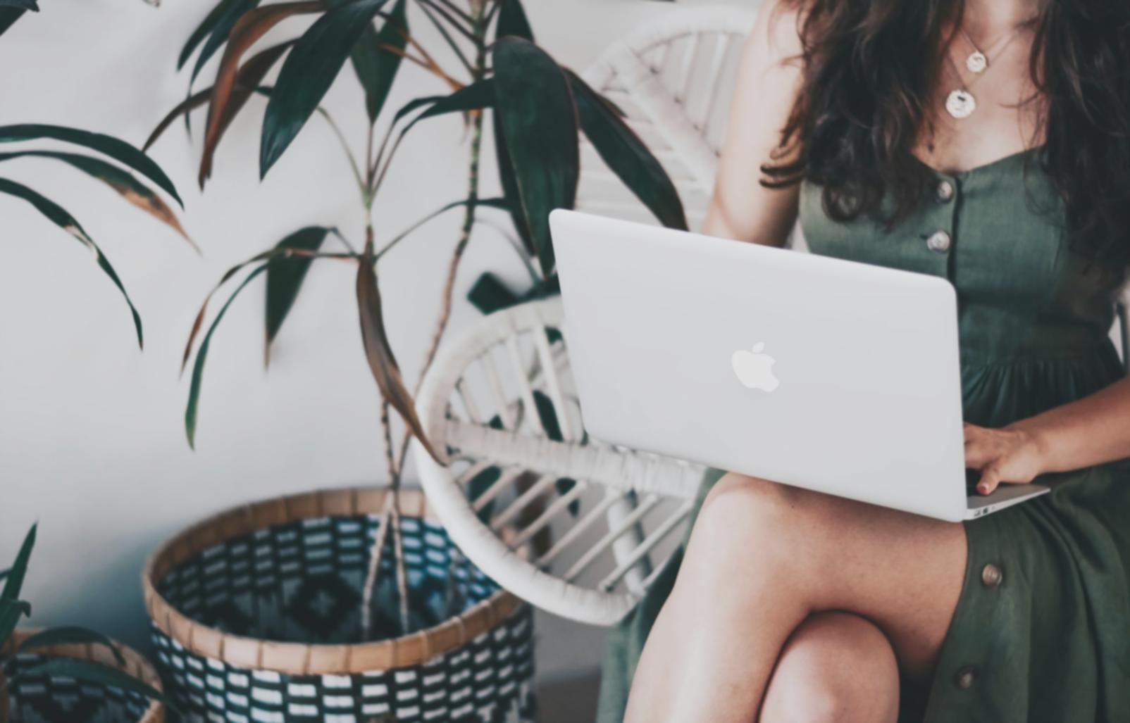 Espacio de trabajo profesional con análisis de palabras clave